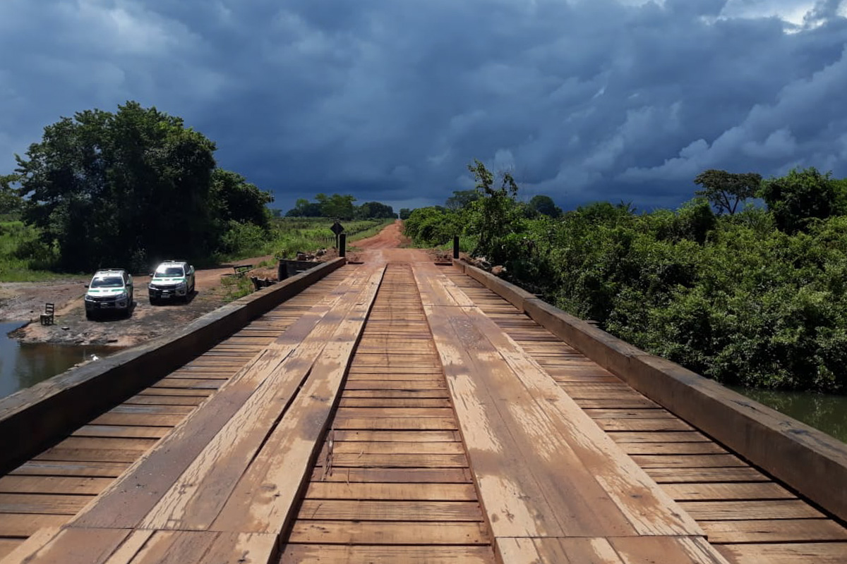 Madeira aprendida pelo Ibama é usada para construção de 50 pontes na Amazônia