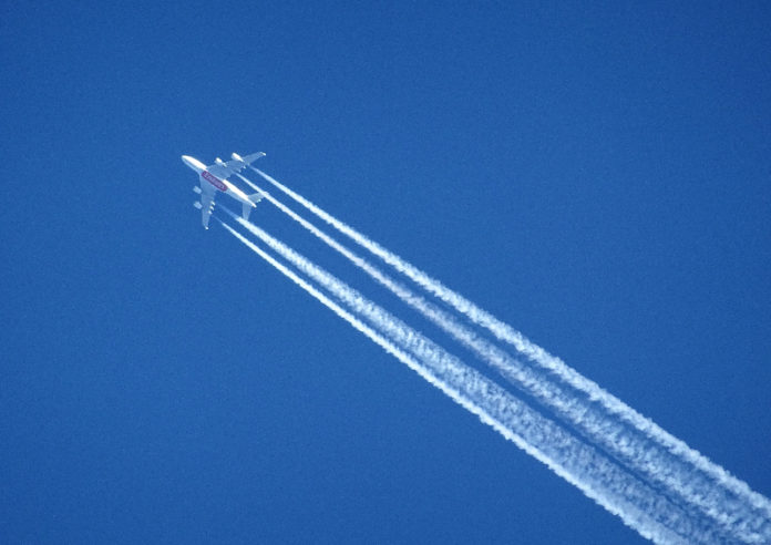 Método britânico converte CO2 em combustível para aviões